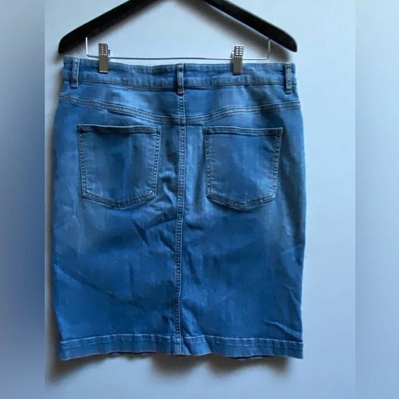 Part  Two 5 pocket Jean button skirt Sz 44 - Picture 2 of 10